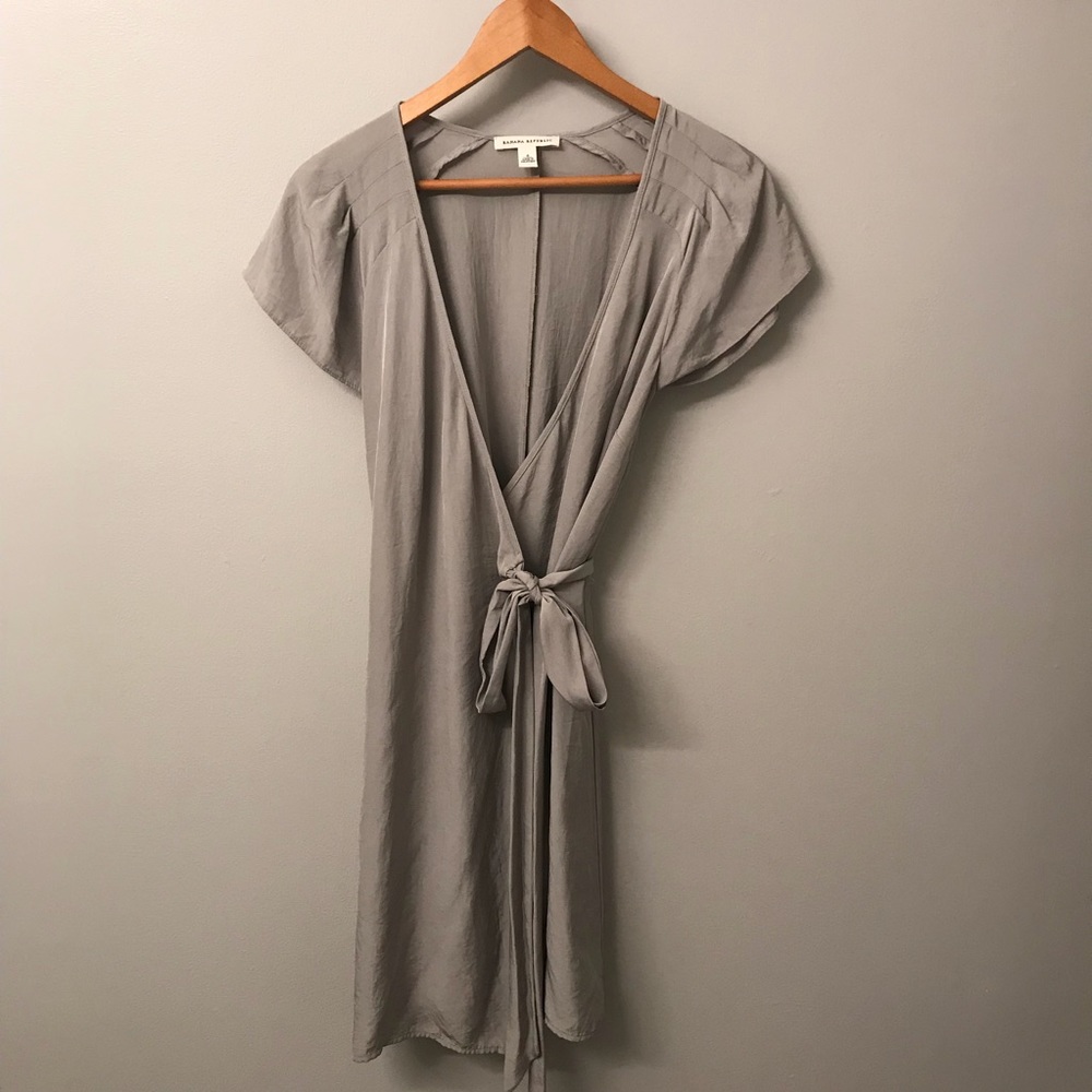 👗 Banana Republic Women’s Gray Dress, Size 4